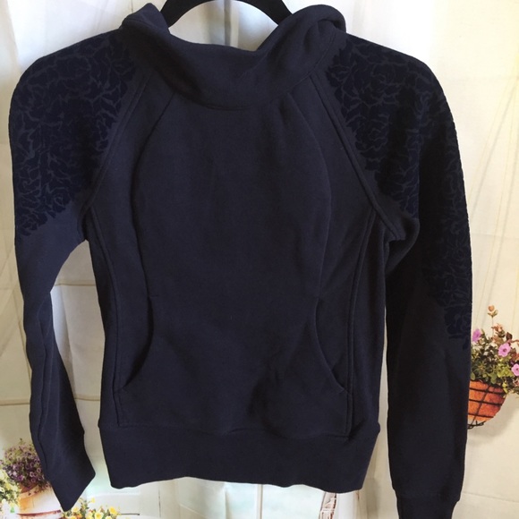 NWT MDNI LULULEMON FLORAL FLOCK PULLOVER - Size 2 - Picture 5 of 8